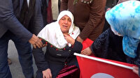 HDP önündeki eyleme katılan anne röportaj sırasında baygınlık geçirdi